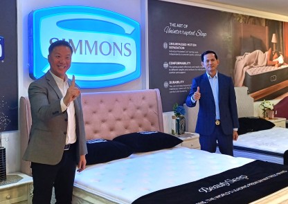 Simmons ប្រារព្ធខួប១២ឆ្នាំនៅកម្ពុជាជាមួយក្រុមហ៊ុន RS Residence